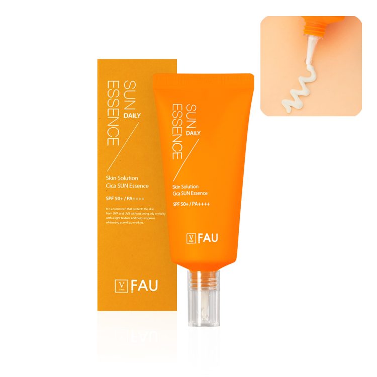 Skin Solution Cica Sun Essence SPF50+ PA++++ од корејскиот бренд FAU со портокалово пакување и пример текстура на производот Skin Solution Cica Sun Essence SPF50+ PA++++ by Korean brand FAU in orange packaging with product texture sample.