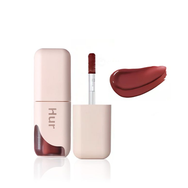 House of Hur Glowy Ampoule Tint #02 Brown Red – течен тинт за усни во длабока кафеаво-црвена нијанса, со сјаен финиш и апликатор за прецизно нанесување. House of Hur Glowy Ampoule Tint #02 Brown Red – liquid lip tint in a deep brown-red shade, featuring a glossy finish and a precise applicator.