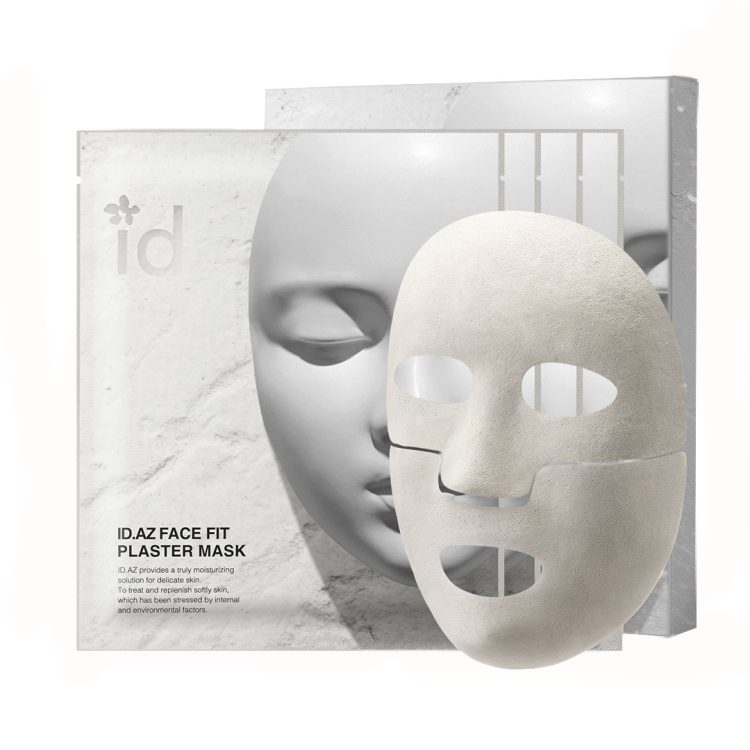 ID.AZ Face Fit Plaster Mask – сет од четири гипсени маски за лице, прикажани со нивното минималистичко бело пакување, кое има уметнички изглед со лице во релјеф.