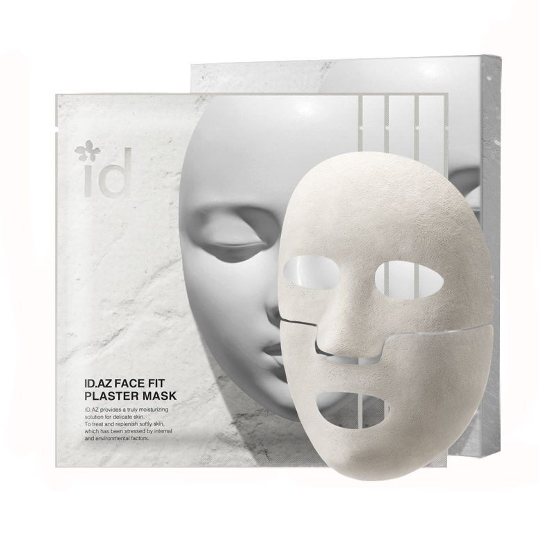 ID.AZ Face Fit Plaster Mask – сет од четири гипсени маски за лице, прикажани со нивното минималистичко бело пакување, кое има уметнички изглед со лице во релјеф.