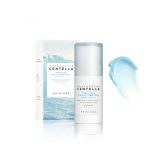 Мини стик за сонце SKIN1004 Hyalu-Cica Silky-Fit Sun Stick SPF50+ PA++++, прикажан со пакување и текстура во светло сина боја. Mini SKIN1004 Hyalu-Cica Silky-Fit Sun Stick SPF50+ PA++++, shown with packaging and light blue texture swatch.